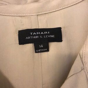 Tahari Dresses - This dress is priced to sell! Tahari Dresses - This dress is priced to sell!